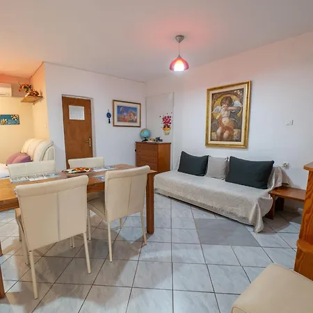 Holiday home Megris Country Vinglafia