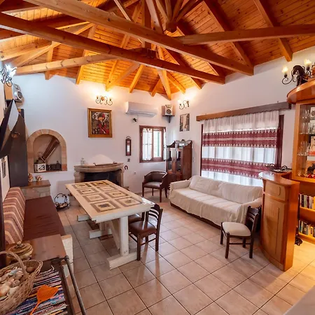 Holiday home Megris Country Vinglafia